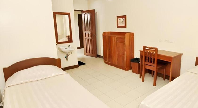 El Haciendero Private Hotel Iloilo City Exterior photo
